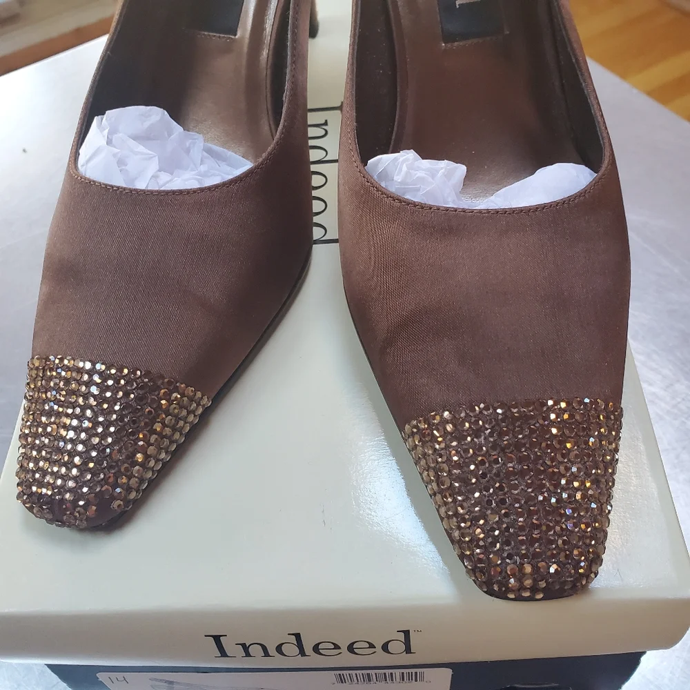 Like new Indeed Saturn Style Bronze‎ Slingback Heel